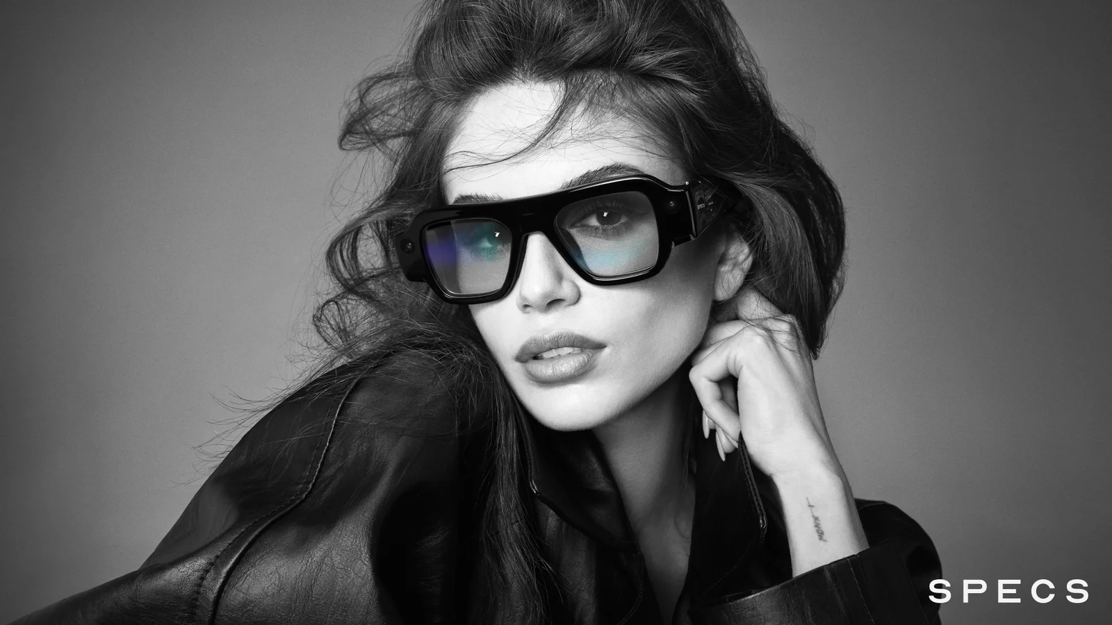 Las gafas Specs de Snap puestas.
